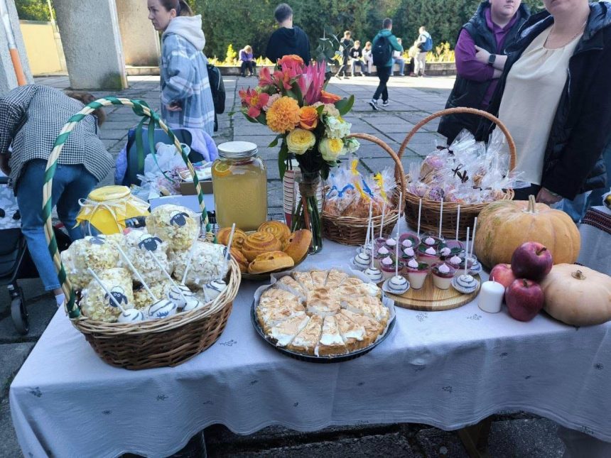 Шкільний ярмарок «Золота солодка осінь»