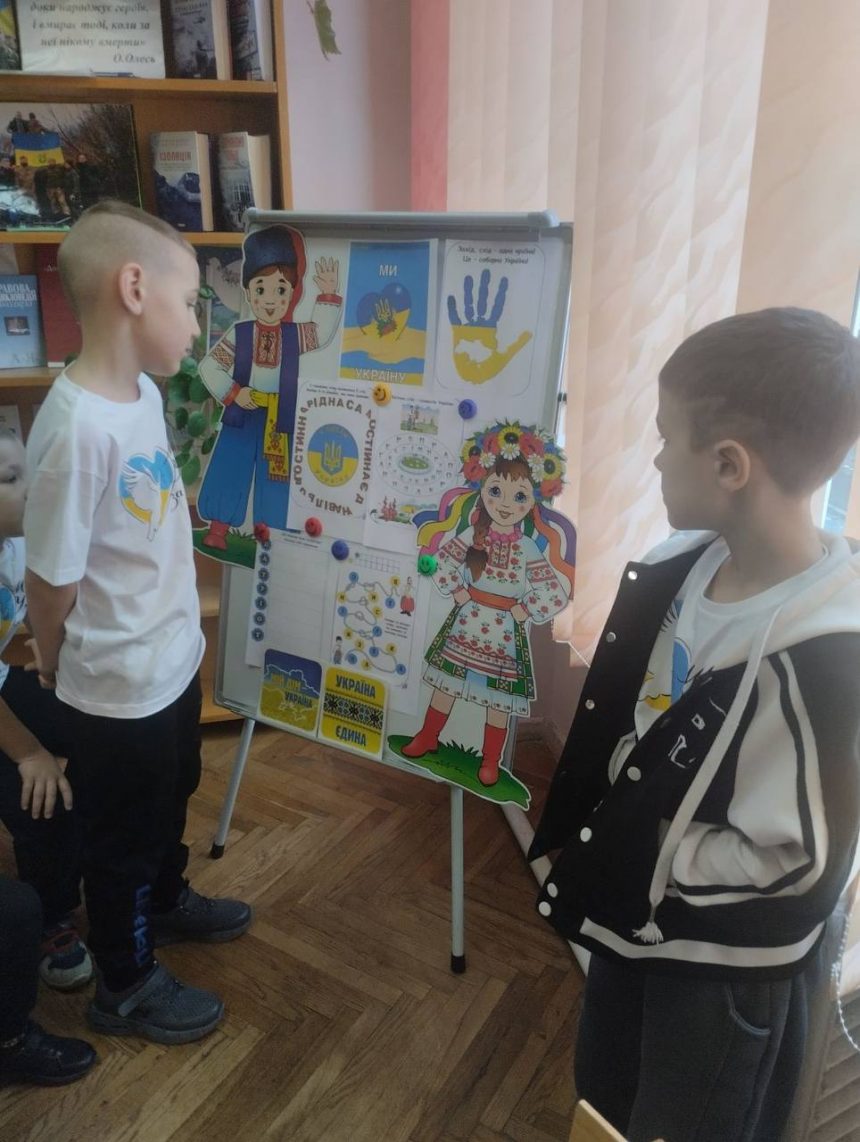 У бібліотеці.