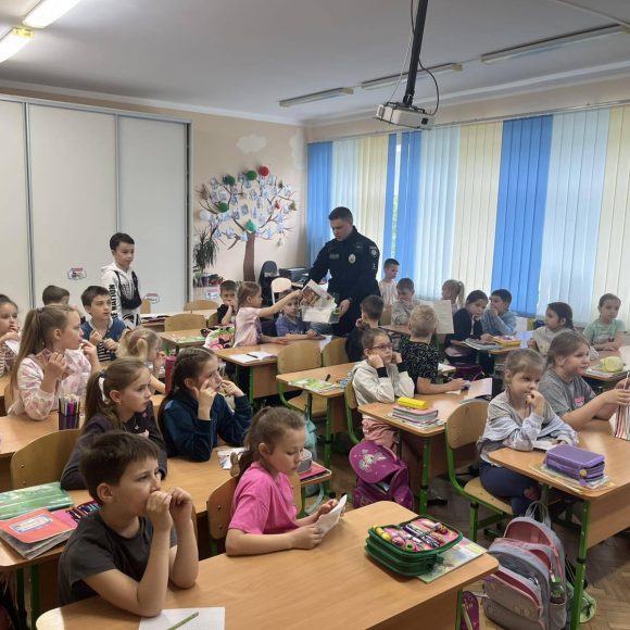 “Обійми миру”