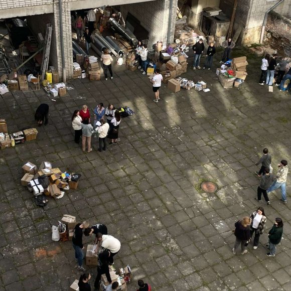 Збір макулатури.