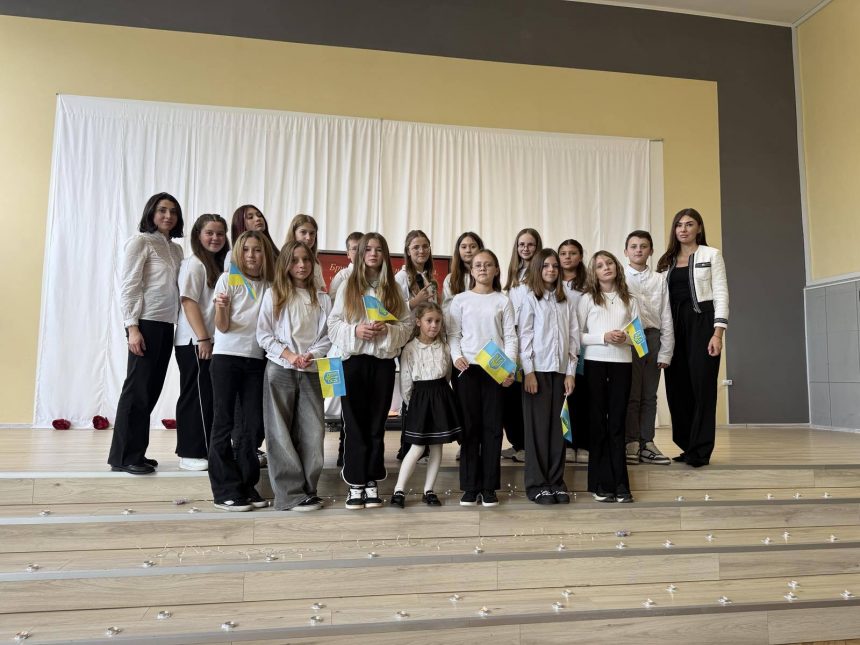 «Бринить-співає наша мова, чарує, тішить і п’янить».