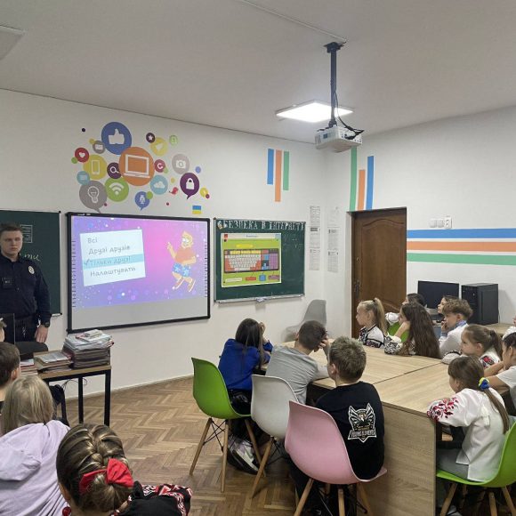 «Безпечний Інтернет»: інспектор СОБ провів важливий урок для учнів 5-Б класу