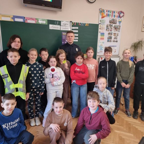 Правила безпечної зими: Заняття для учнів 3-в класу з інспектором СОБ