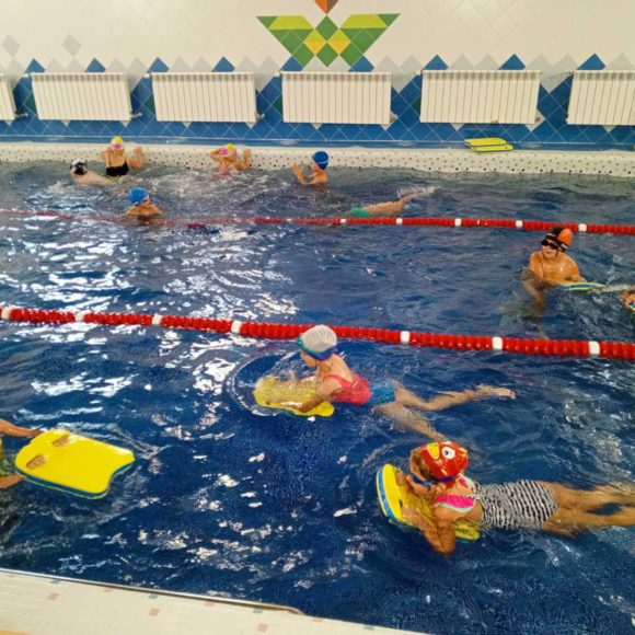 Плавання під час канікул у нашій школі