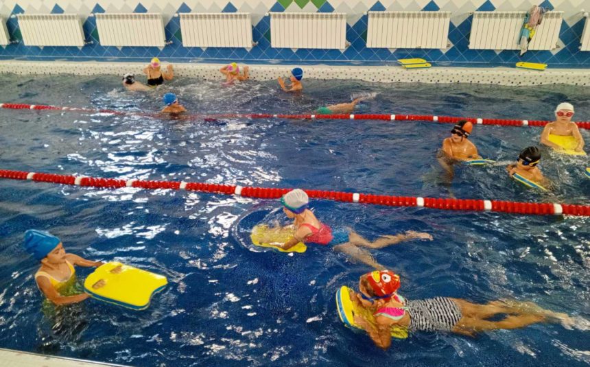 Плавання під час канікул у нашій школі