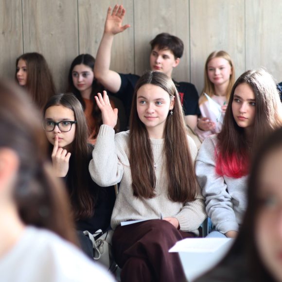 Учні 8-х класів — учасники проєкту «Школа дії – громада змін!»