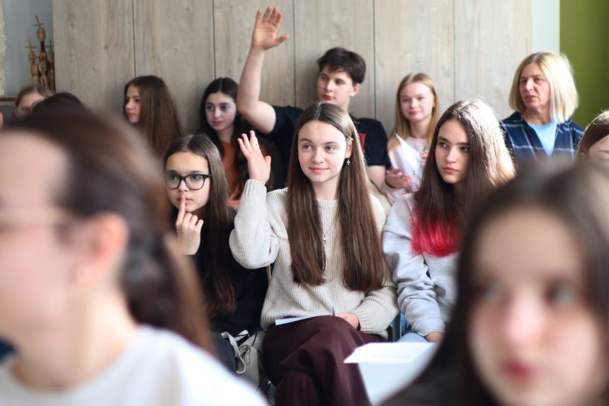 Учні 8-х класів — учасники проєкту «Школа дії – громада змін!»