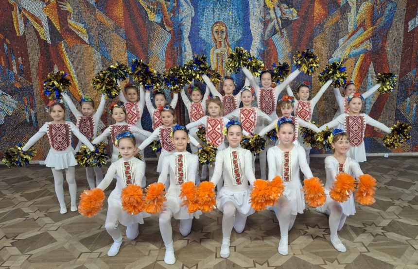 Виступ гуртка черліденгу до дня народження Лесі Українки