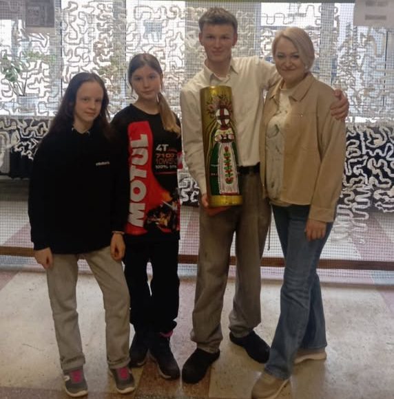 Мистецтво заради життя: участь учнівського парламенту СЗШ №86 у благодійному вечорі «Вільна думка»