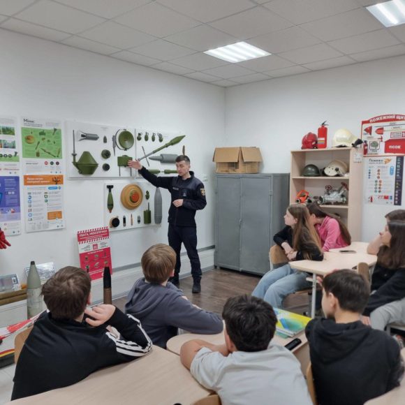 Урок безпеки для учнів 7 класів за участі представників ДСНС та Національної поліції