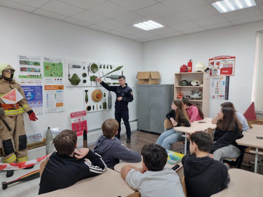 Урок безпеки для учнів 7 класів за участі представників ДСНС та Національної поліції